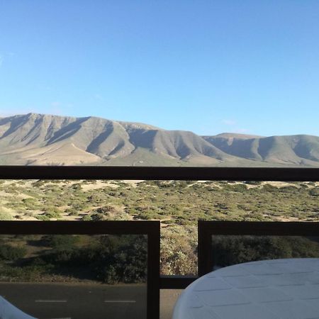 Surfhouse Hostel Famara Caleta De Famara 외부 사진