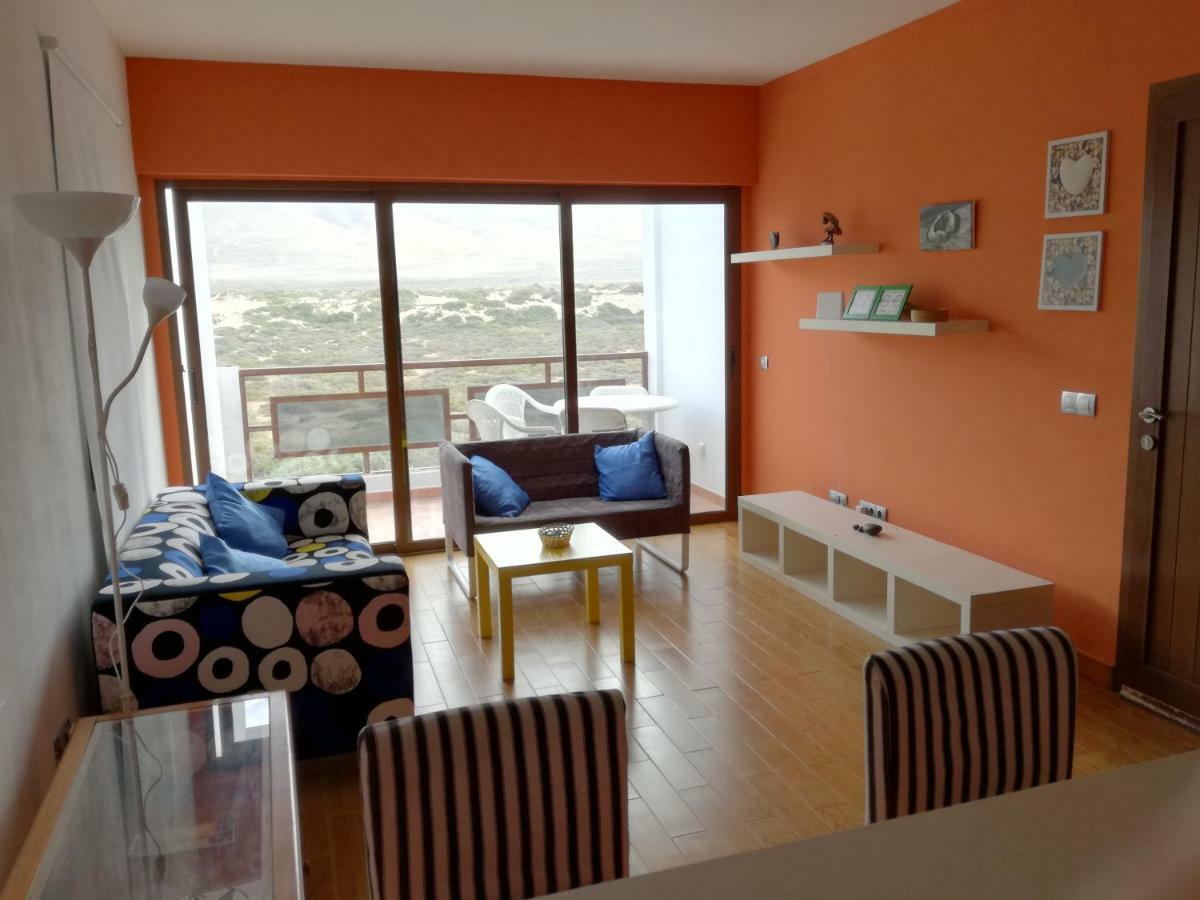 Surfhouse Hostel Famara Caleta De Famara 외부 사진
