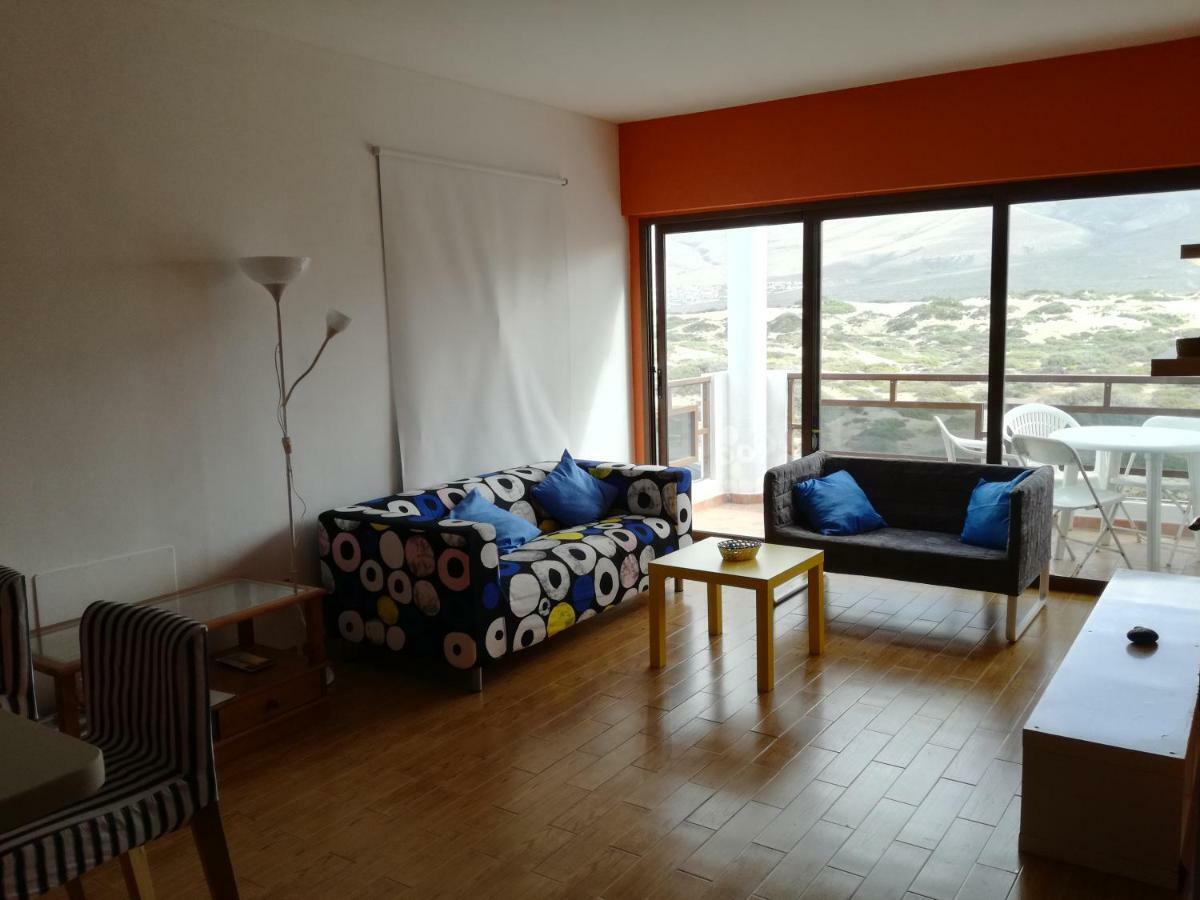 Surfhouse Hostel Famara Caleta De Famara 외부 사진