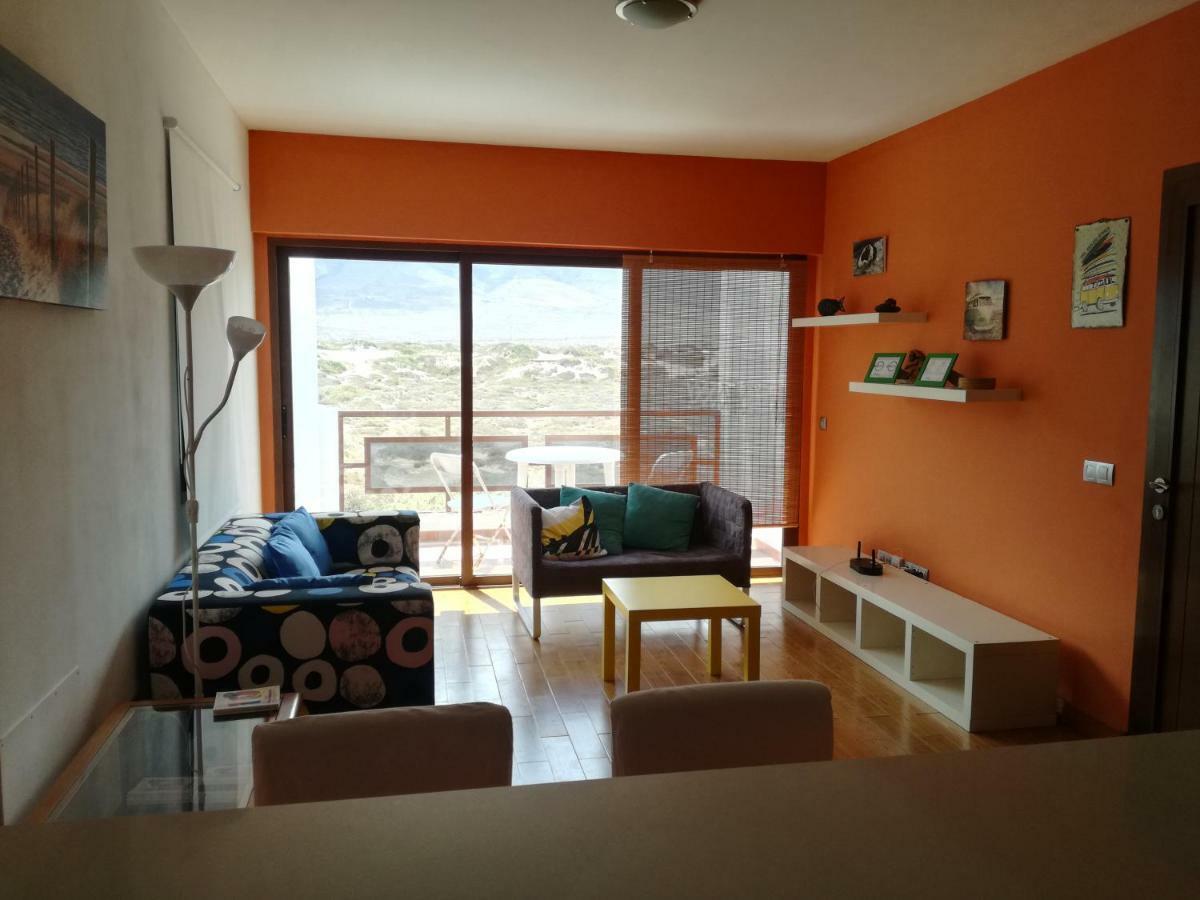 Surfhouse Hostel Famara Caleta De Famara 외부 사진